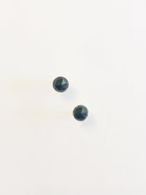 Load image into Gallery viewer, Black onyx stud earring